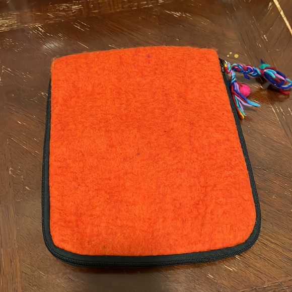 Gorgeous wool iPad case! - Picture 2 of 4